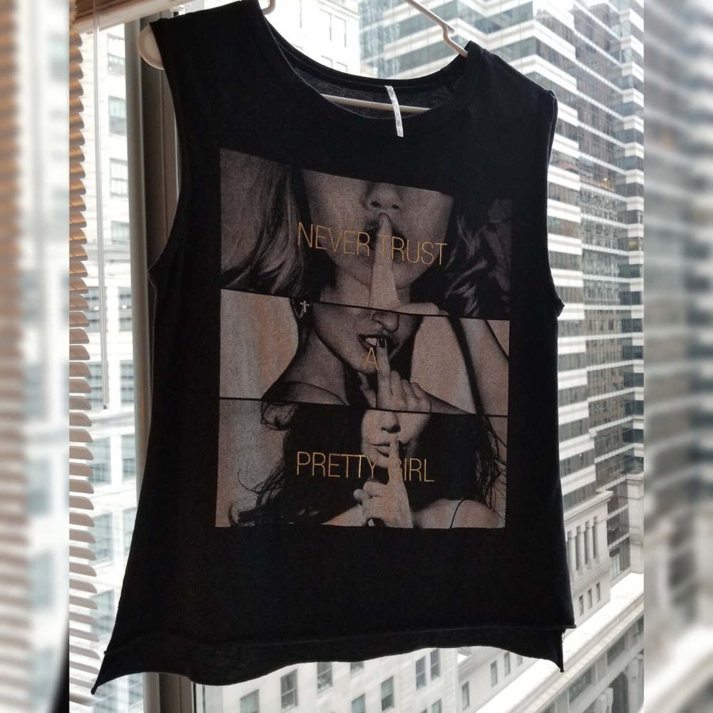 Graphic Tee - Picture 3 of 4